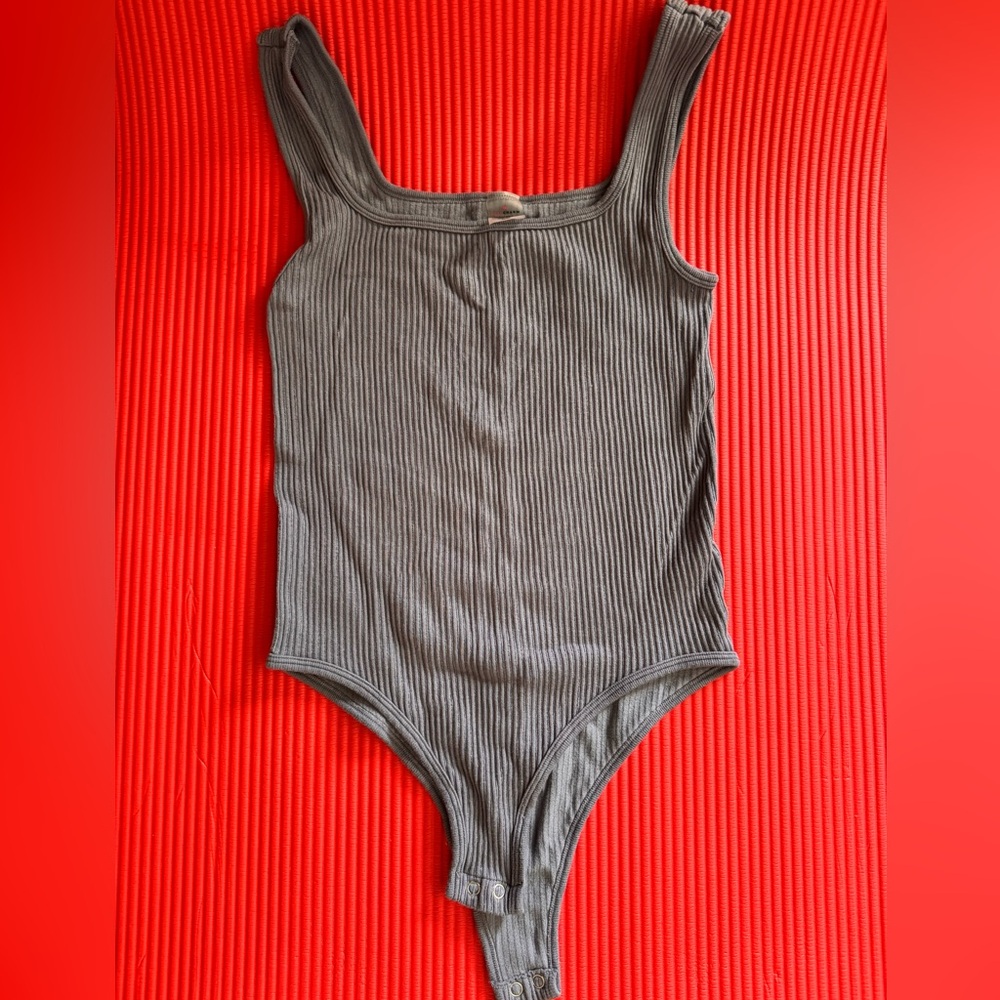 Ribbed Square-Neck Bodysuit in Gray